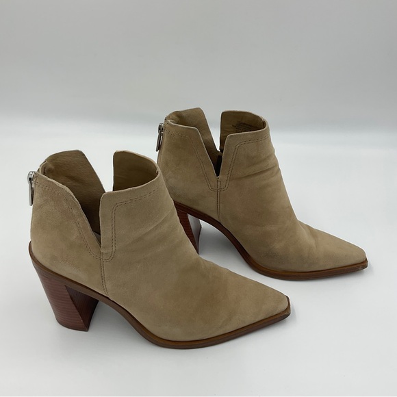 Vince Camuto Welland Tuscan Suede Point Toe Block Heel Ankle Bootie Tortilla 8.5 - Picture 2 of 16